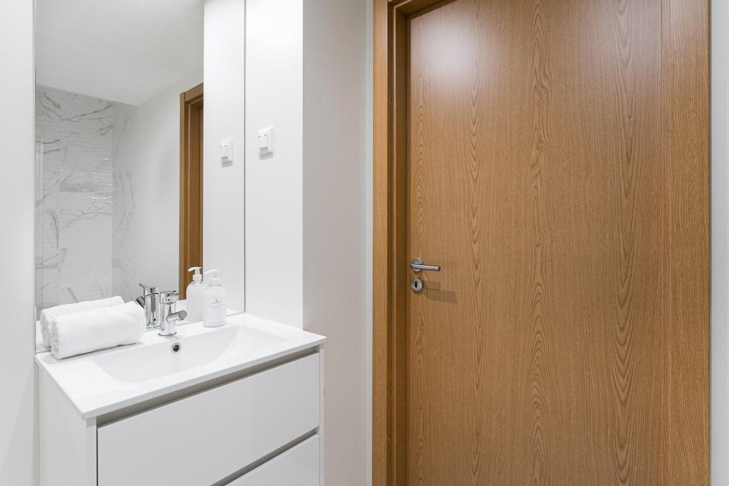 Апартаменты Guestready - Sleek Monochromatic In Bonfim Порту Экстерьер фото