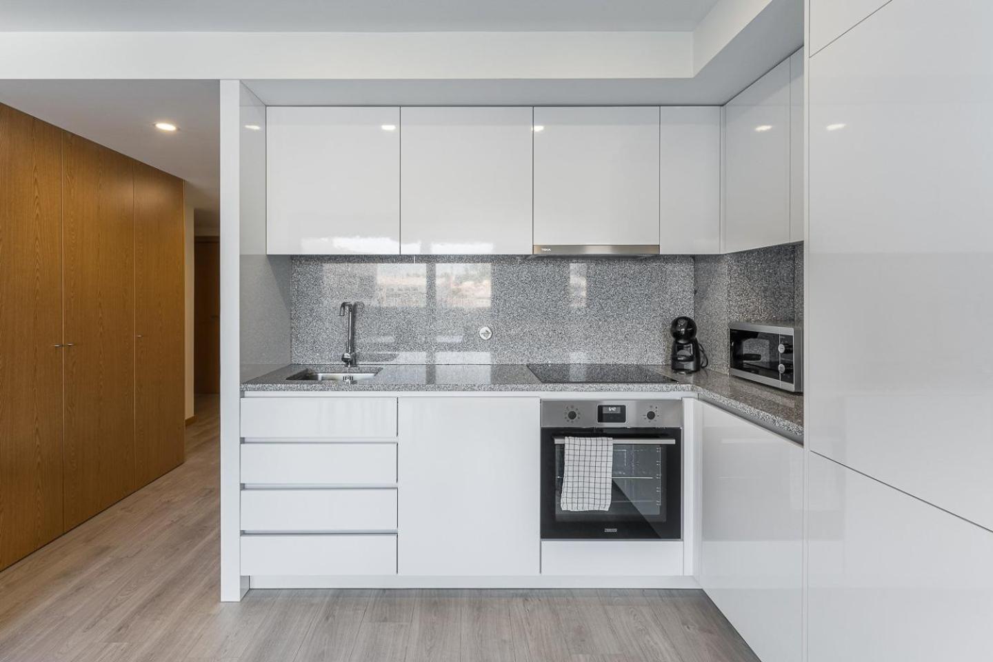 Апартаменты Guestready - Sleek Monochromatic In Bonfim Порту Экстерьер фото